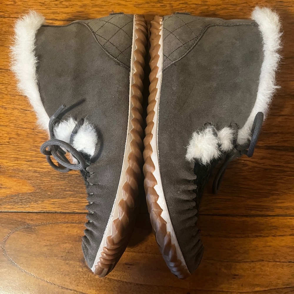 Sorel Out N About Moccasin Slipper- Size 8 - Picture 3 of 8